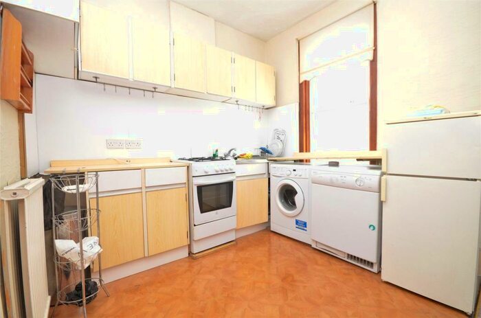 2 Bedroom Apartment To Rent In Natal Road, Bounds Green, London, N11