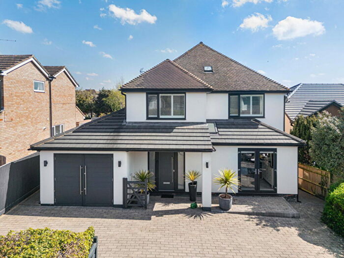 5 Bedroom Detached House For Sale In Hill Farm Road, Marlow, SL7