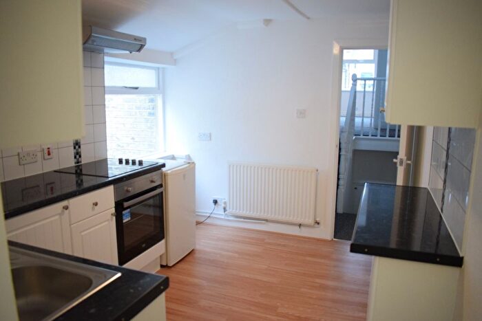 1 Bedroom Flat To Rent In Ayrsome Road, Stoke Newington, N16
