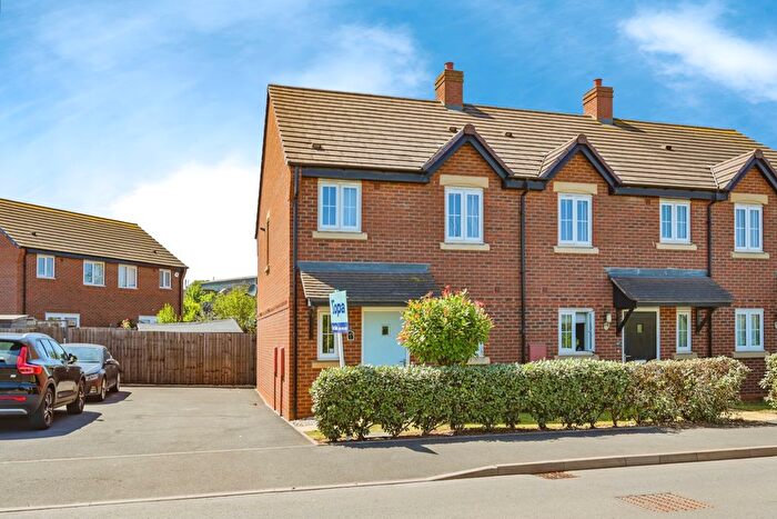 3 Bedroom End Of Terrace House For Sale In Oak Way, Lichfield, WS13