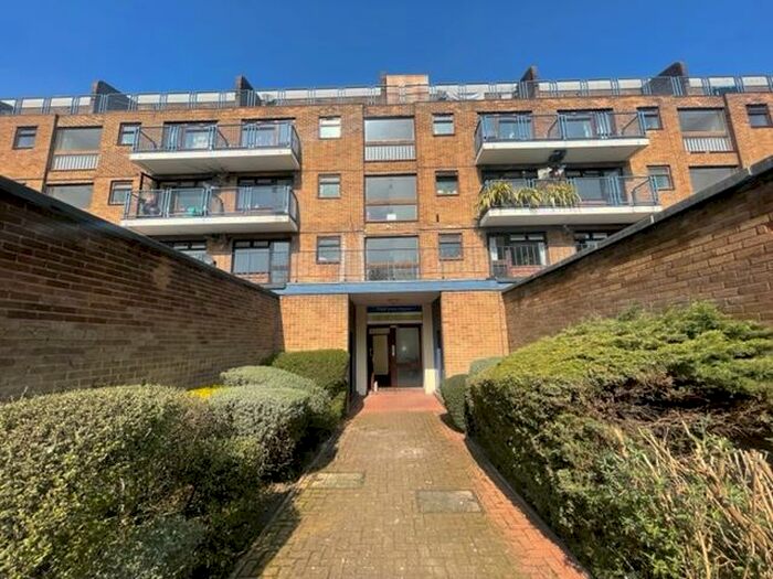 1 Bedroom Flat To Rent In Park Farm Drive, Allestree, Derby, DE22