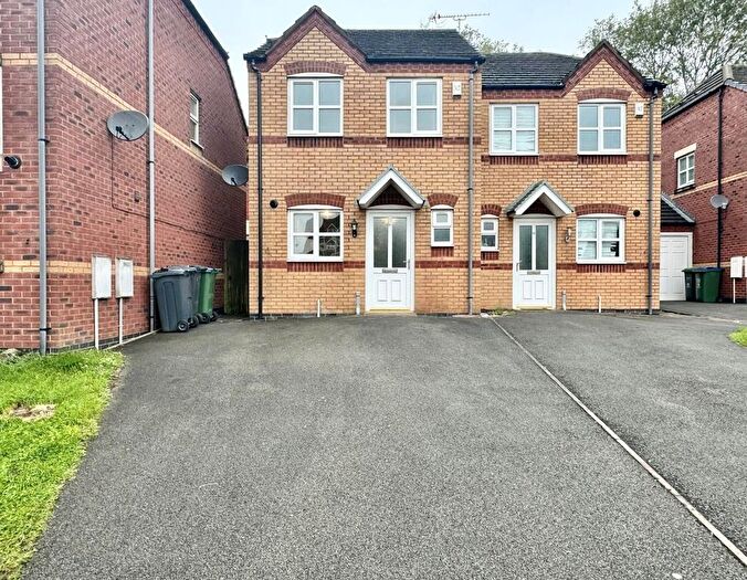 3 Bedroom Semi-Detached House To Rent In Britannia Mews, Rowley Regis, B65