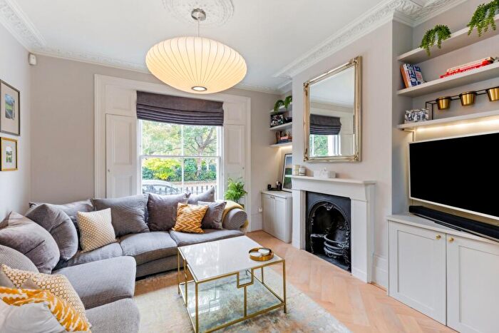 3 Bedroom Terraced House To Rent In Arlington Square London, N1