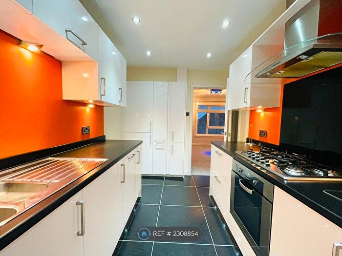 2 Bedroom Flat To Rent In Gean Road, Alloa, FK10