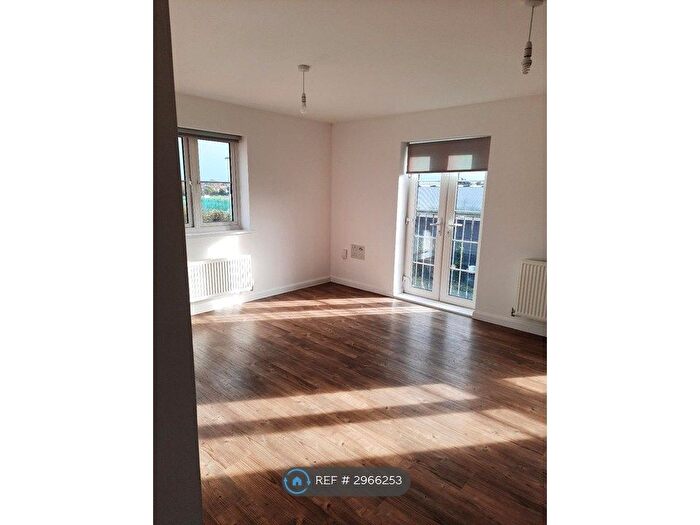 2 Bedroom Flat To Rent In Stephenson Court, Worthing, BN13