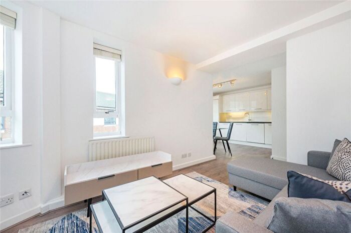 2 Bedroom Flat To Rent In Kew Bridge Court, Strand On The Green, W4