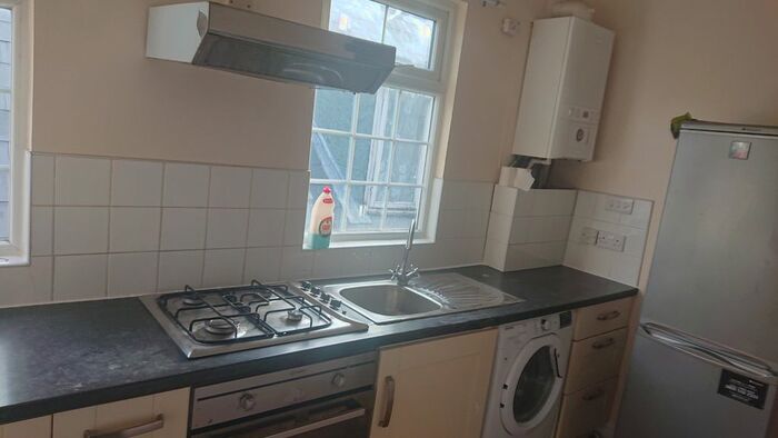 2 Bedroom Flat To Rent In Parchmore Road, Thornton Heath, Croydon, CR7