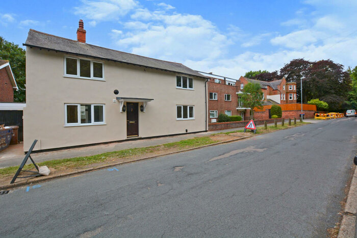 4 Bedroom Detached House To Rent In Warren Road, Northampton, NN5