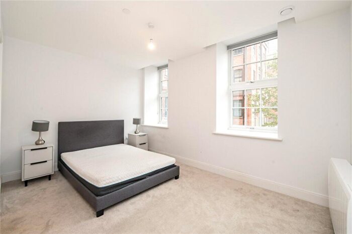2 Bedroom Apartment To Rent In Memorial Avenue, Slough, Berkshire, SL1