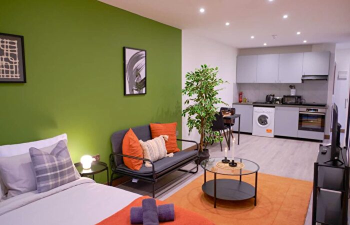 1 Bedroom Studio To Rent In Woodstock Rd, London, NW11