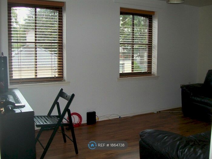 2 Bedroom Flat To Rent In Restalrig Drive, Edinburgh, EH7