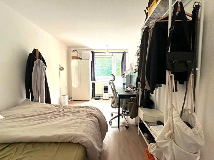 4 Bedroom Maisonette To Rent In White Horse Lane, London, E1