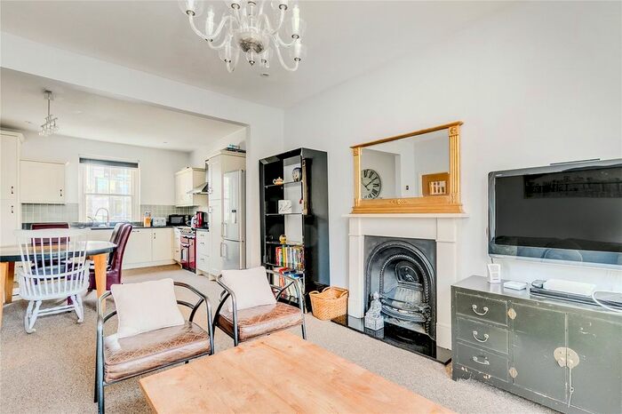 3 Bedroom Flat To Rent In Avonmore Road, London, W14