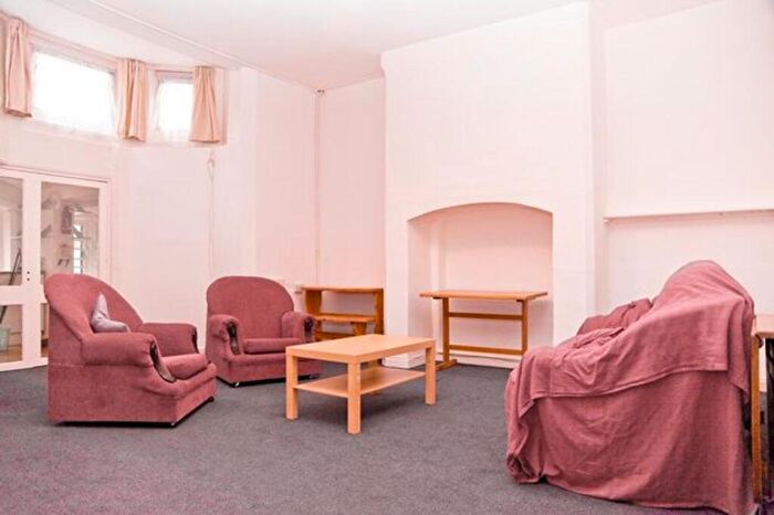 2 Bedroom Flat To Rent In Forest Road West, Nottingham, NG7