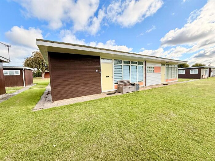 2 Bedroom Chalet For Sale In Stalham, Norwich, NR12