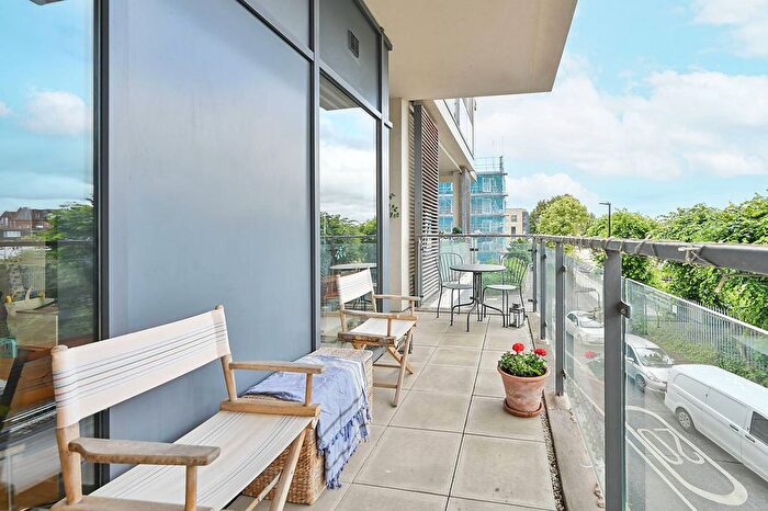 1 Bedroom Flat To Rent In Edison Court, Acton, London, W3