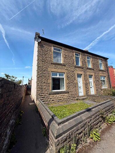 3 Bedroom Semi-Detached House To Rent In Knowles Street, Penistone, S36