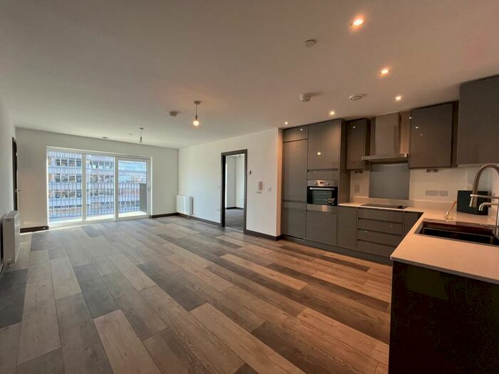 2 Bedroom Apartment To Rent In Victoria Avenue, Southend On Sea, SS2