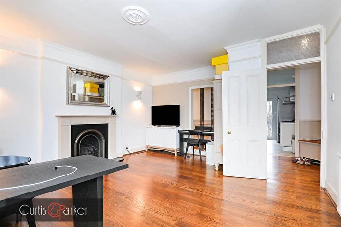 2 Bedroom Flat For Sale In Grosvenor Road, Chiswick, W4