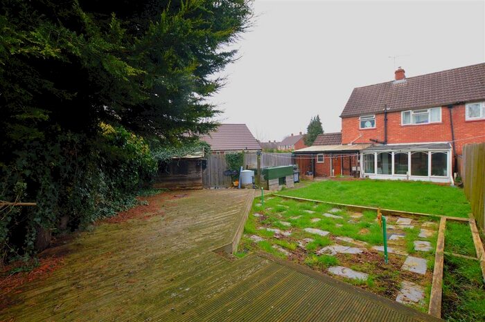 3 Bedroom End Of Terrace House For Sale In Almond Road, Burnham, Slough, SL1