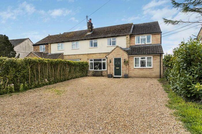 4 Bedroom Semi-Detached House For Sale In Hardwick Road, Hethe, OX27
