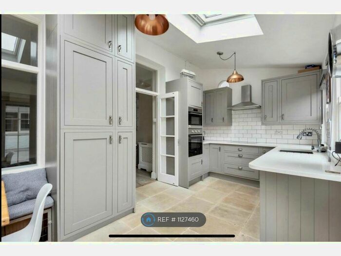 3 Bedroom Flat To Rent In Brondesbury Villas, London, NW6