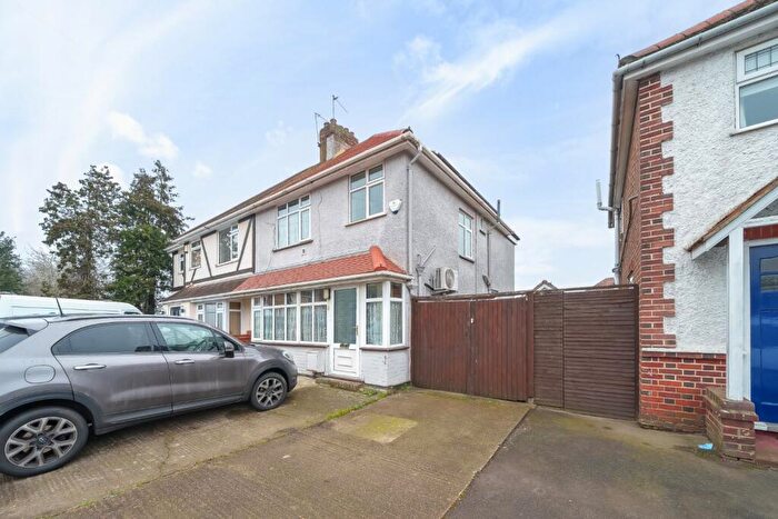 3 Bedroom Semi-Detached House For Sale In Station Road, Langley, Slough, Berkshire, SL3
