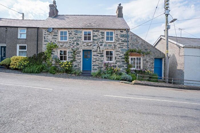 4 Bedroom Semi-Detached House For Sale In Lon Gerddi, Edern, Pwllheli, LL53