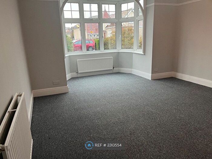 2 Bedroom Flat To Rent In Queens Road, Llandudno, LL30