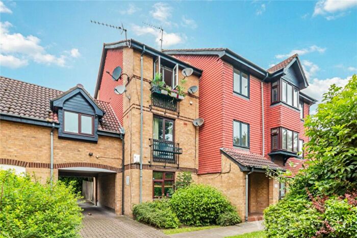 2 Bedroom Apartment For Sale In Sterling Gardens, London, SE14