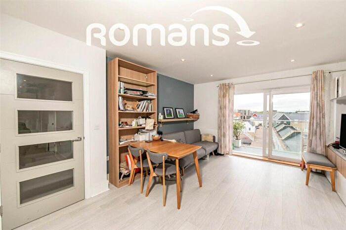 3 Bedroom Flat To Rent In Sunapee Road, Reading, Berkshire, RG2