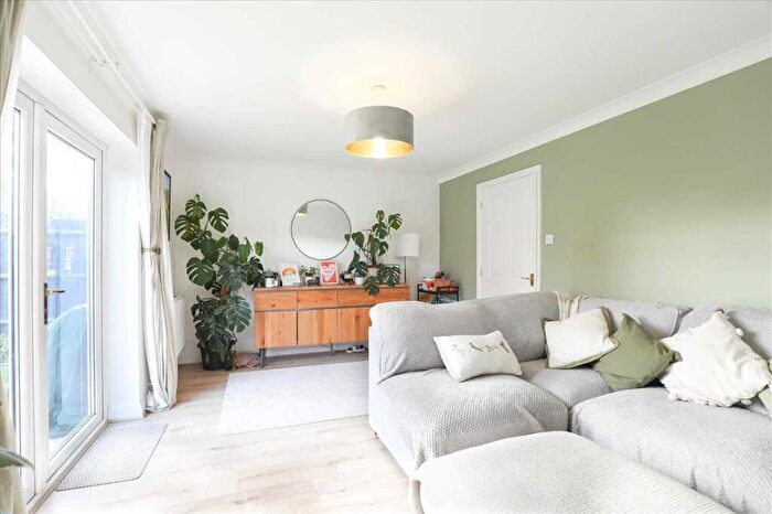 3 Bedroom End Of Terrace House For Sale In Finedon Street, Burton Latimer, NN15