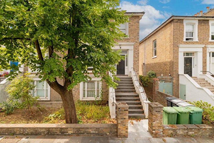 1 Bedroom Flat To Rent In Lawford Road, Kentish Town, NW5