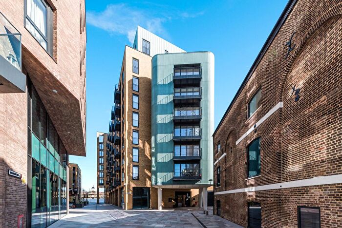3 Bedroom Flat For Sale In Dray House, London, SW18