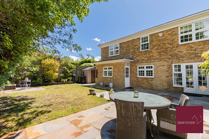 4 Bedroom Detached House To Rent In Cotswold Close, Kingston Upon Thames, KT2