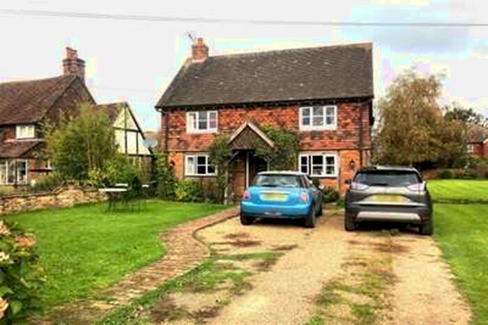 3 Bedroom Detached House To Rent In Horley, RH6