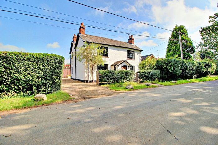 3 Bedroom Detached House For Sale In New Mill Lane, Eversley, RG27