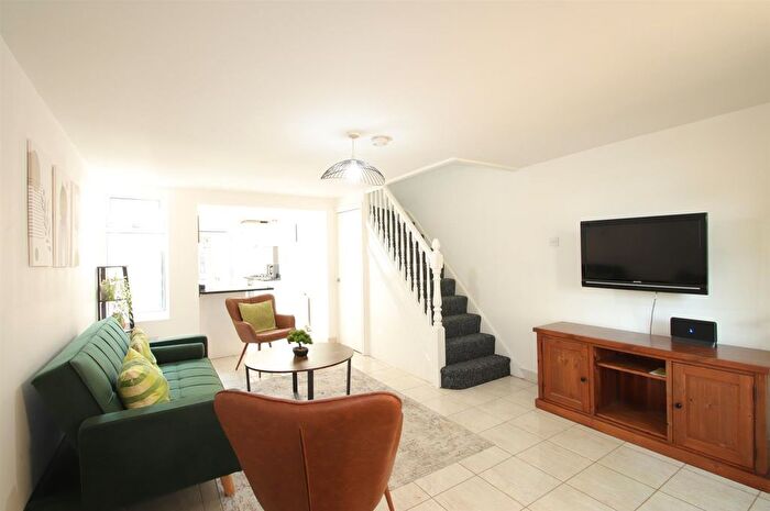 3 Bedroom Terraced House To Rent In The Burroughs, London, NW4