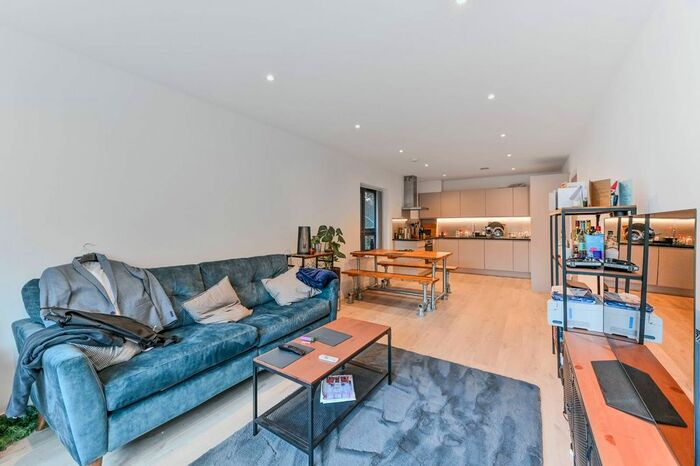 2 Bedroom Flat To Rent In More Close, Croydon, Purley, CR8