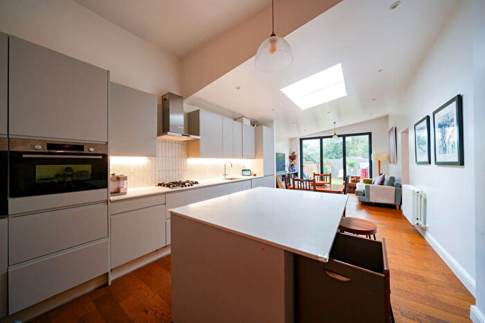 2 Bedroom Flat For Sale In Shoot Up Hill, London, NW2