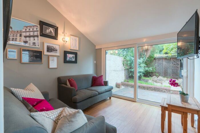 5 Bedroom Terraced House To Rent In Fawcett Road, Portsmouth, PO4