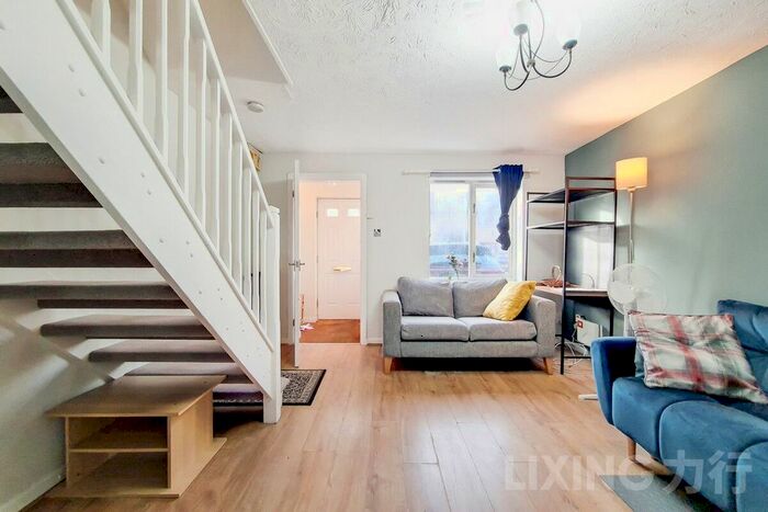 2 Bedroom Flat To Rent In Hanover Avenue, London, E16