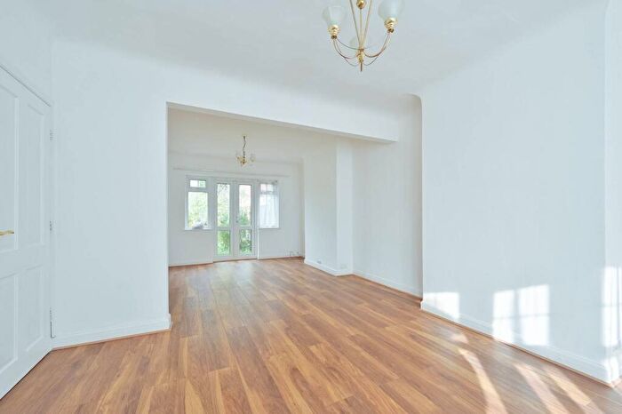 3 Bedroom Semi-Detached House For Sale In Sancroft Road, Harrow, HA3