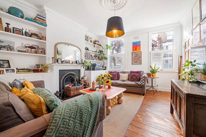 3 Bedroom Maisonette For Sale In Santley Street, SW4