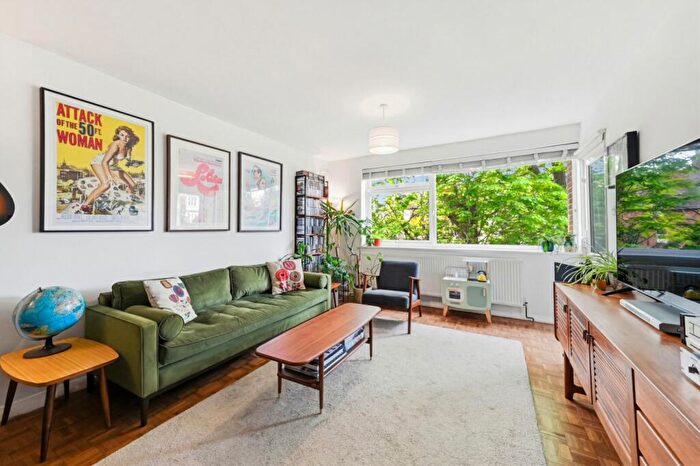 2 Bedroom Apartment For Sale In Park Hill Road, Bromley, BR2