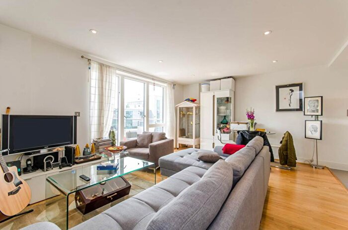 2 Bedroom Flat To Rent In Caspian Wharf, Bow, London, E3