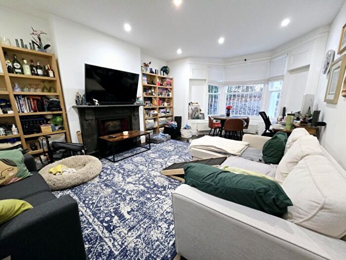 2 Bedroom Flat To Rent In Hillmarton Road, N7