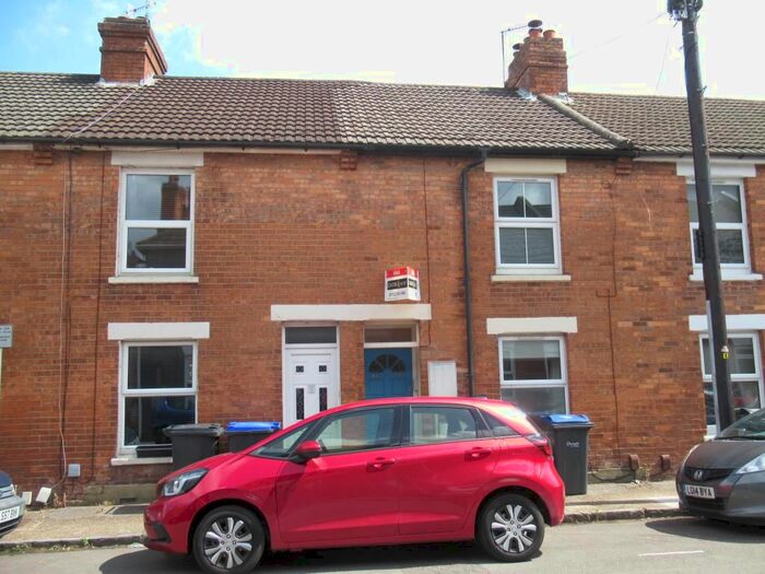 1 Bedroom Flat To Rent In Meadow Road South, Salisbury, SP2