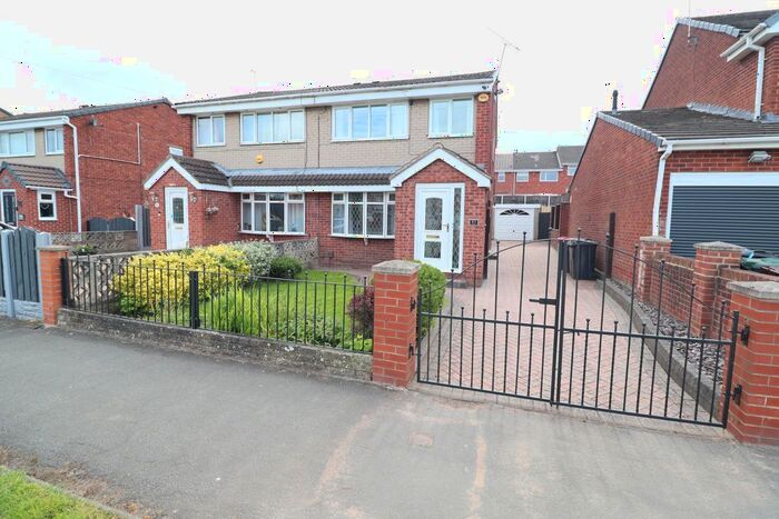 3 Bedroom Semi-Detached House To Rent In Hill View Road, Kimberworth, Rotherham, S61