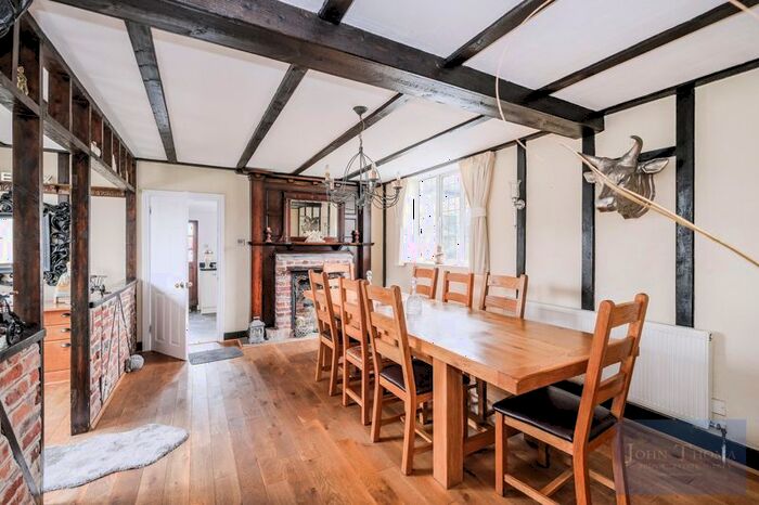 4 Bedroom Detached House For Sale In New Road, Lambourne End, Romford, RM4